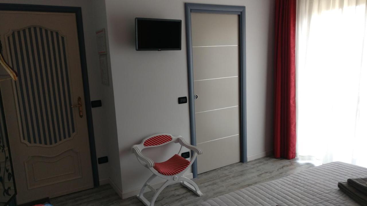 Caicai Bed And Breakfast ซาลุซโซ ภายนอก รูปภาพ